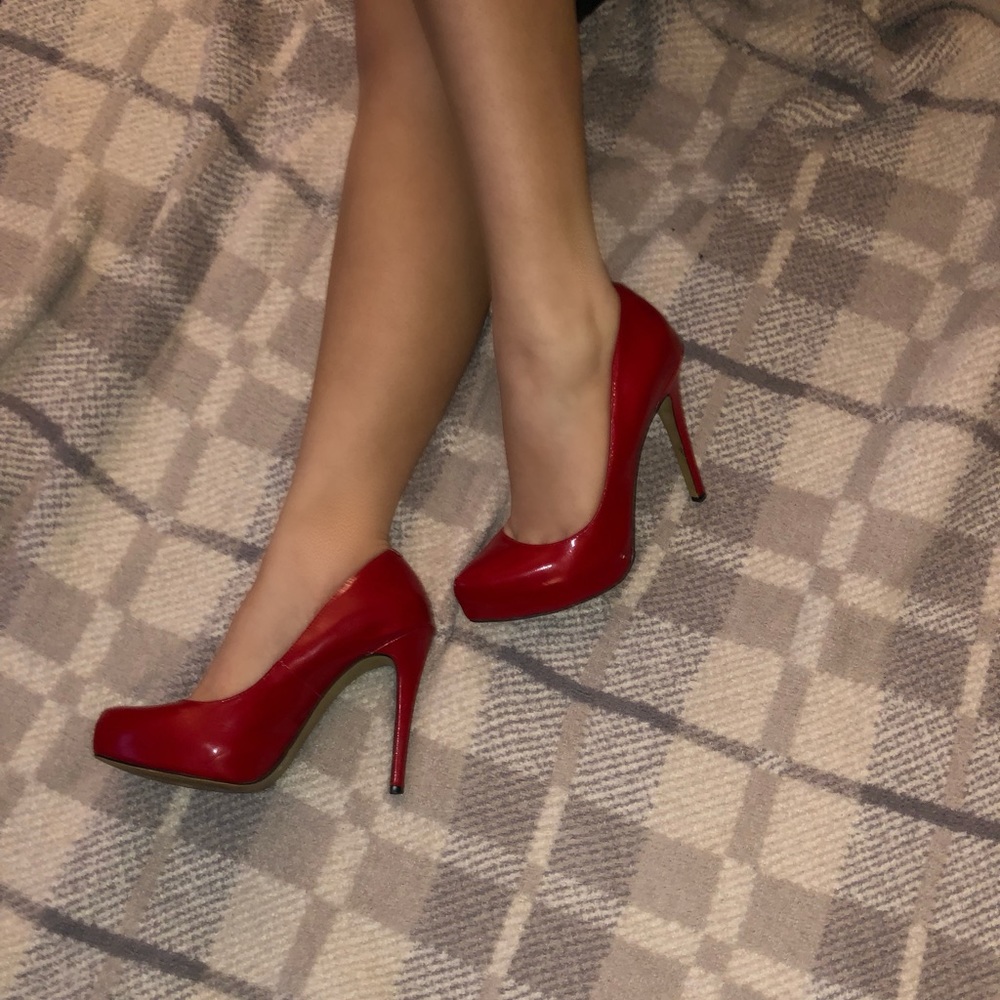 Red Patent leather Vince Camuto heels ❤️💃🏻👠👠
